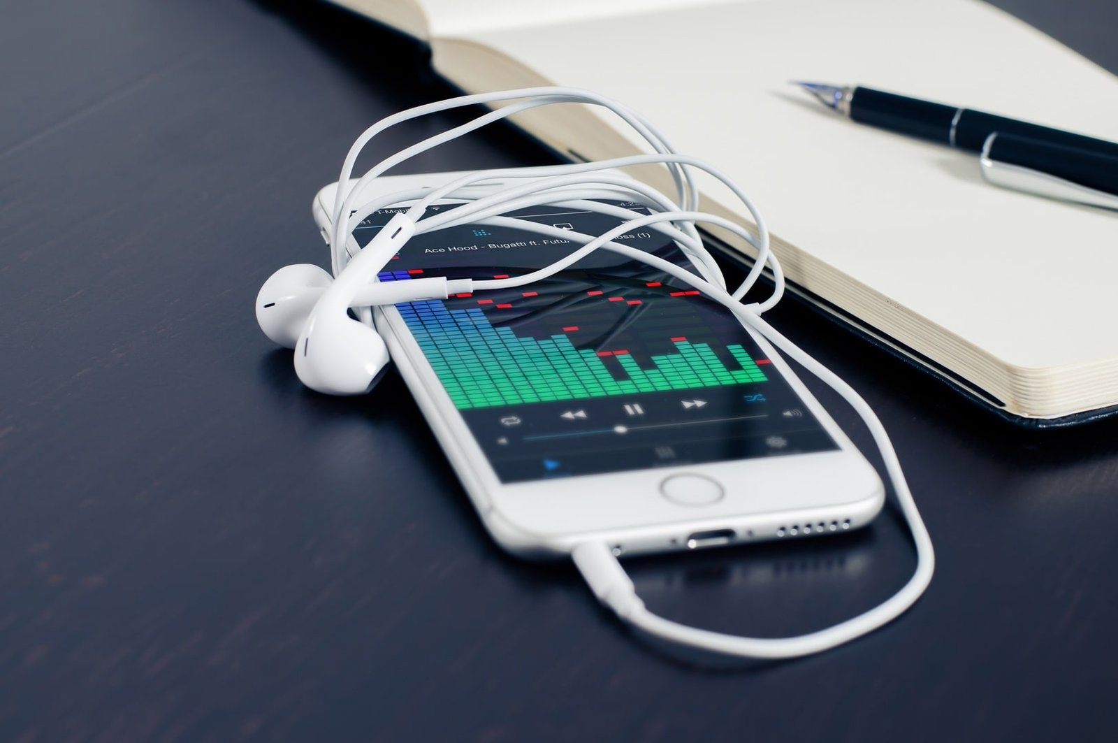 iphone smartphone mobile hand music technology 911800 pxhere.com min