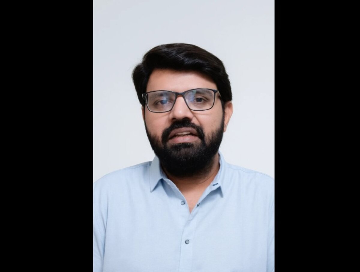 Indian entrepreneur, Sitaram Patel, business success story, inspiring journey, entrepreneurship India, Khandwa, Madhya Pradesh, business empire, mobile business, startup story, perseverance, hard work, mother's sacrifice, rags to riches, small business success, Indian businessman, entrepreneur success story, HDM Sales, Shri Dadaji Mobile,Sitaram Patel, entrepreneurship, success story, business growth, overcoming poverty, inspirational journey, Madhya Pradesh, family business, Khandwa, Shri Dadaji Mobile,